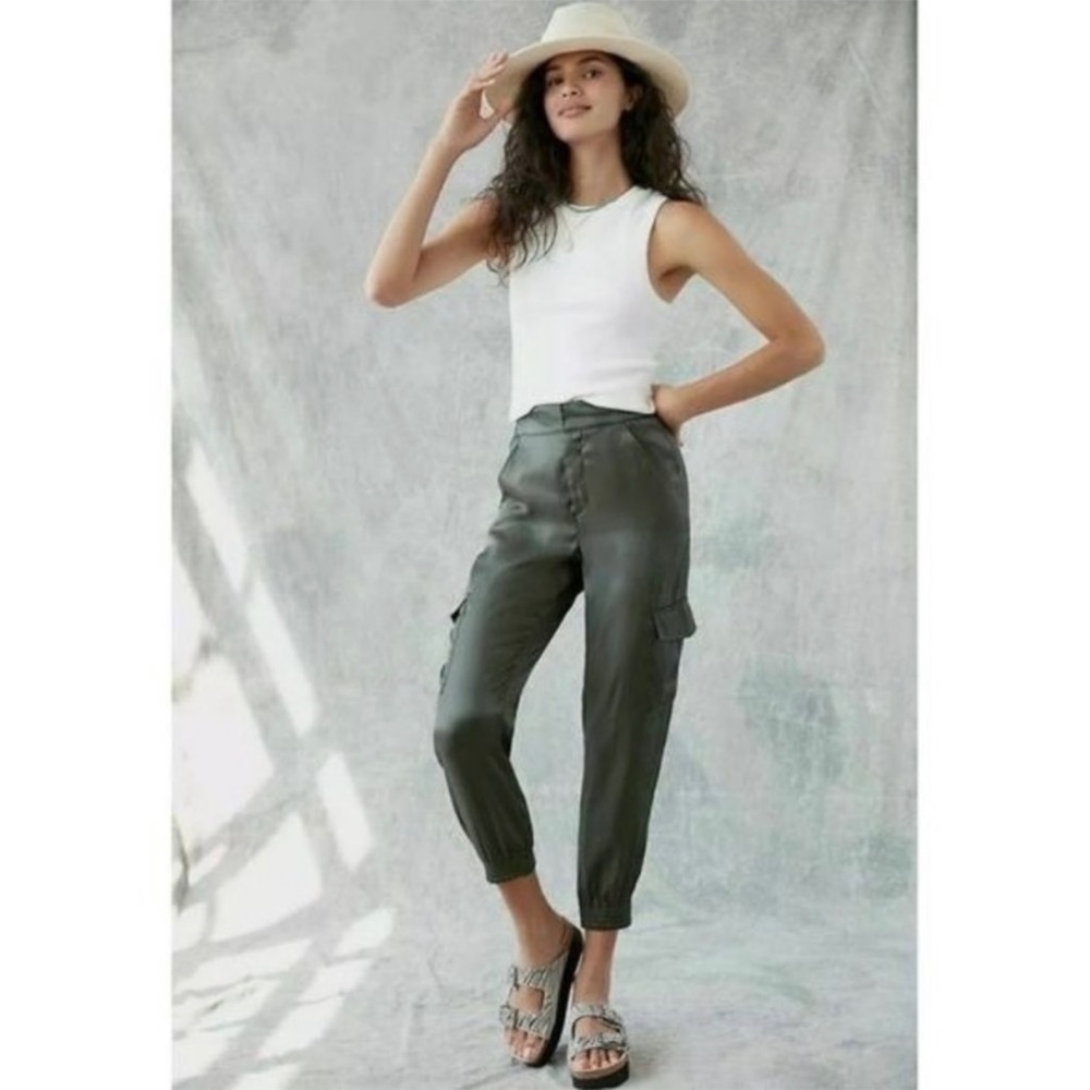 Anthropologie shiny satin cargo pants size small gray